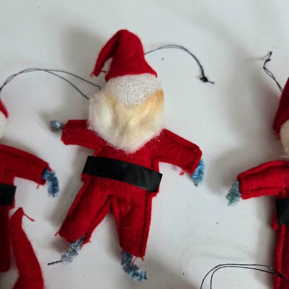 Set of 7 vintage handmade(?) felt Santas Christmas tree ornament decoration. - Picture 3 of 5